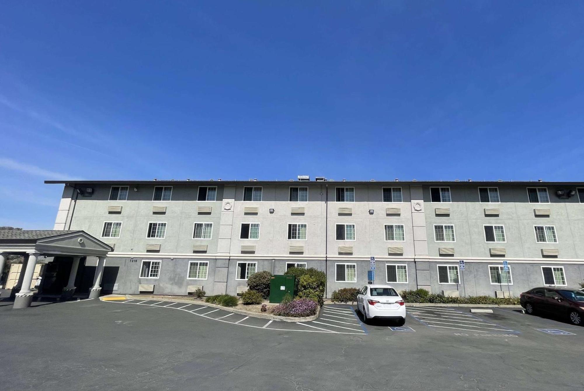 Hotel Super 8 By Wyndham Sacramento/Florin Rd à Freeport Extérieur photo